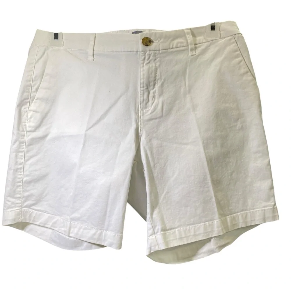 Old Navy Women's size 10 Cream color Shorts Classic Tailored Fit